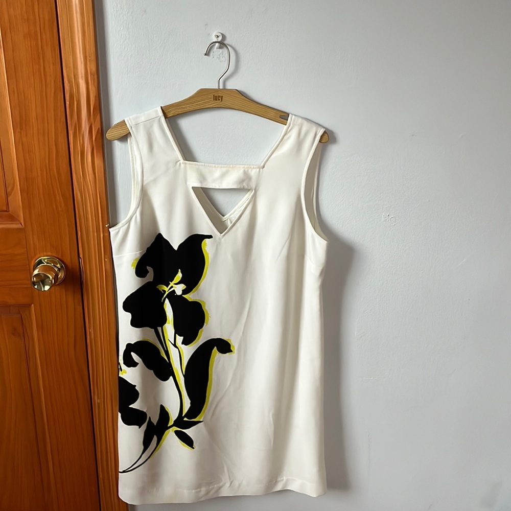 Off white short dress with flower